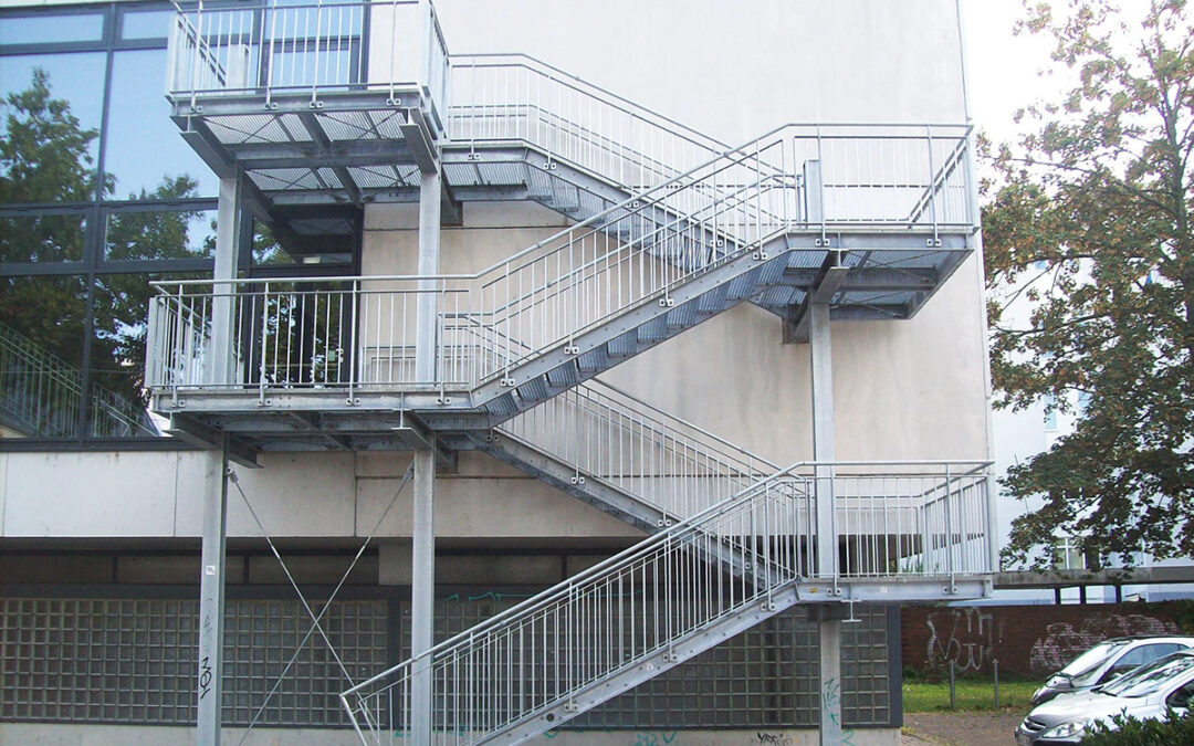 Neubau Fluchttreppe
